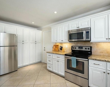 46890 Highland Palms Drive - Photo Thumbnail 11