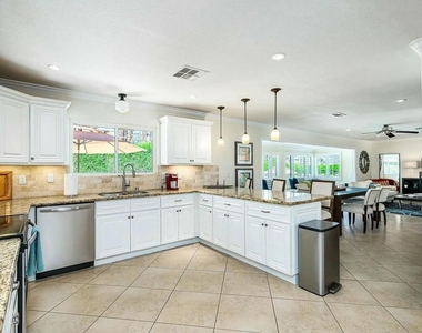 46890 Highland Palms Drive - Photo Thumbnail 10