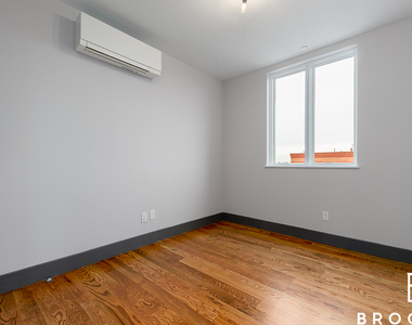 1461 Gates Avenue - Photo Thumbnail 7