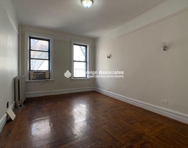 21 Magaw Place - Photo Thumbnail 1