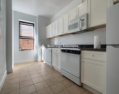 21 Magaw Place - Photo Thumbnail 2