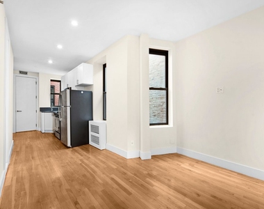West 45th Street - Photo Thumbnail 2