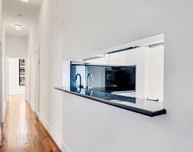 Madison Avenue - Photo Thumbnail 1
