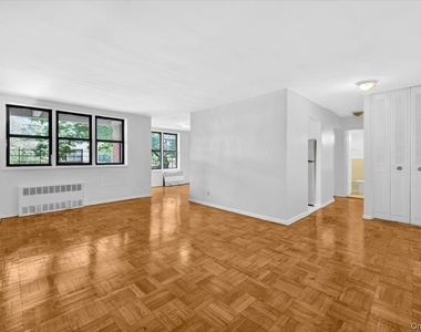 73rd Street - Photo Thumbnail 8