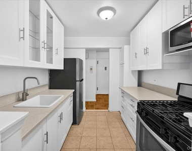 73rd Street - Photo Thumbnail 4