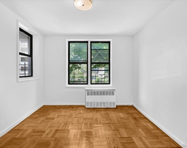 73rd Street - Photo Thumbnail 5