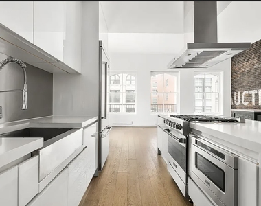 496 Broadway - Photo Thumbnail 9