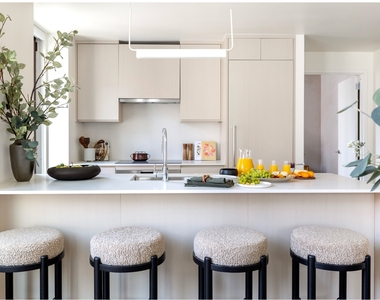 300 E 50th St - Photo Thumbnail 3