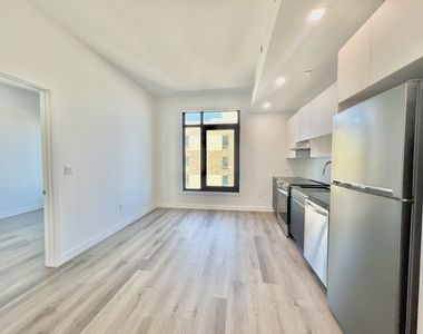 299 East 161st Street - Photo Thumbnail 9