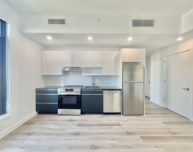 299 East 161st Street - Photo Thumbnail 2