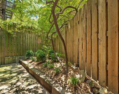East 95th Street - Photo Thumbnail 5