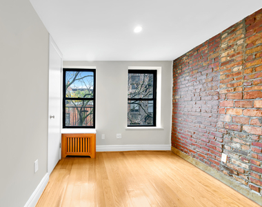 Christopher Street - Photo Thumbnail 2