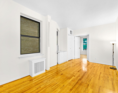West 49th Street - Photo Thumbnail 3