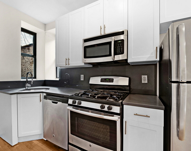 West 45th Street - Photo Thumbnail 1