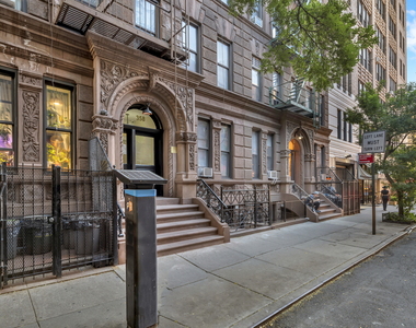 West 45th Street - Photo Thumbnail 8