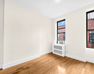 West 45th Street - Photo Thumbnail 3