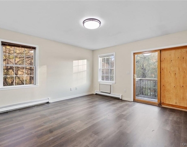 22 Lake Lodge Drive - Photo Thumbnail 12
