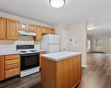22 Lake Lodge Drive - Photo Thumbnail 5