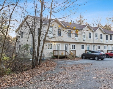 22 Lake Lodge Drive - Photo Thumbnail 3