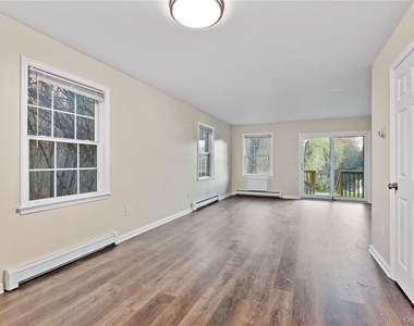 22 Lake Lodge Drive - Photo Thumbnail 7