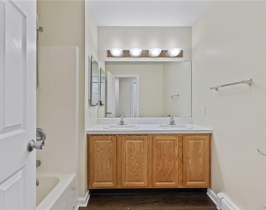 22 Lake Lodge Drive - Photo Thumbnail 13