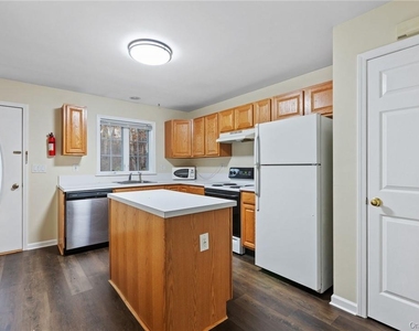 22 Lake Lodge Drive - Photo Thumbnail 4