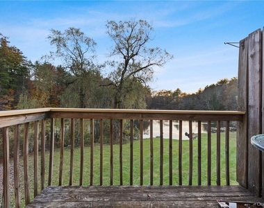 22 Lake Lodge Drive - Photo Thumbnail 14