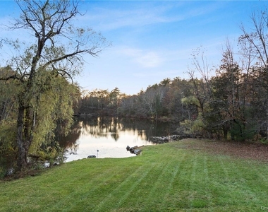 22 Lake Lodge Drive - Photo Thumbnail 11