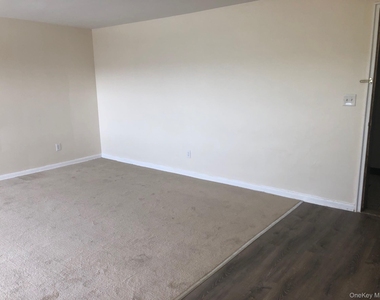 222 North Broadway - Photo Thumbnail 2