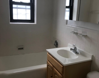 222 North Broadway - Photo Thumbnail 4