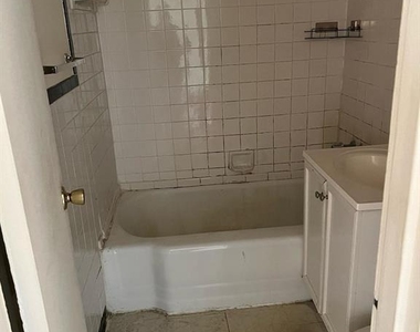 222-89 Braddock Avenue - Photo Thumbnail 4