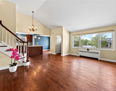 44 Bruce Lane - Photo Thumbnail 3