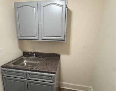30 Locust Hill Avenue - Photo Thumbnail 2
