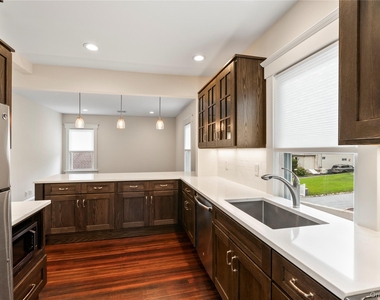 46 Davis Street - Photo Thumbnail 2