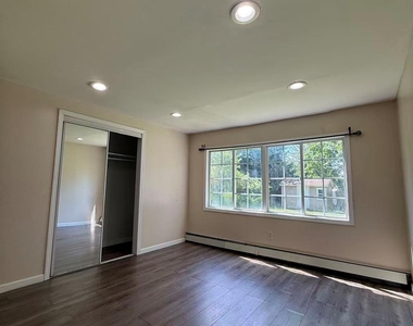 382 Jamaica Avenue - Photo Thumbnail 4