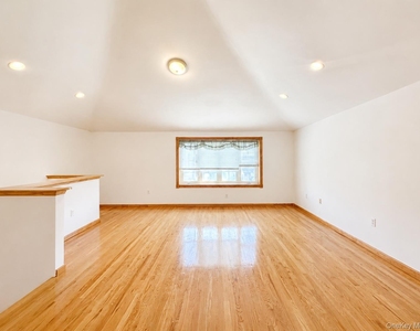 6563 Hull Avenue - Photo Thumbnail 2