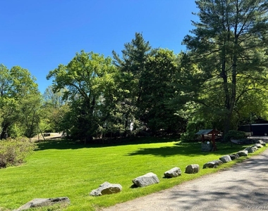 560 Taxter Road - Photo Thumbnail 33