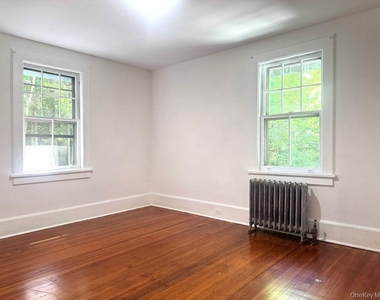 560 Taxter Road - Photo Thumbnail 15