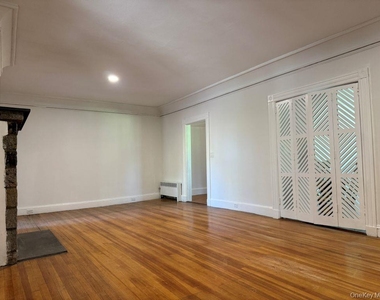 560 Taxter Road - Photo Thumbnail 13