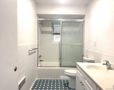 560 Taxter Road - Photo Thumbnail 26