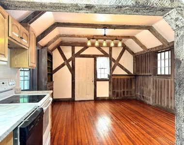 560 Taxter Road - Photo Thumbnail 4