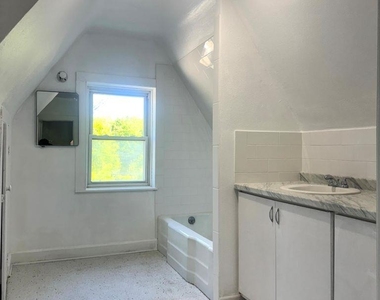 560 Taxter Road - Photo Thumbnail 31