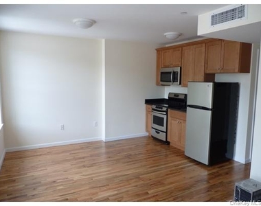 122 Main Street - Photo Thumbnail 3