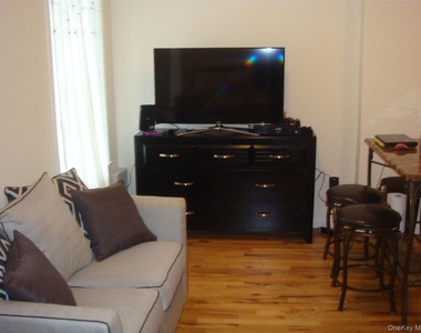 122 Main Street - Photo Thumbnail 1