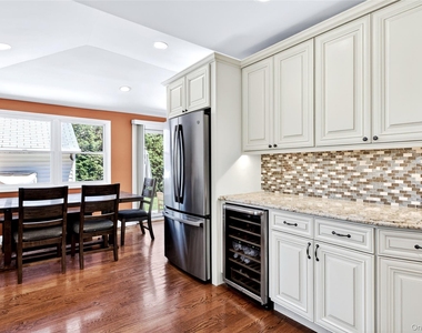 50 Albertson Place - Photo Thumbnail 9