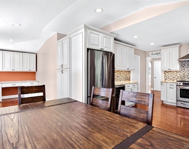 50 Albertson Place - Photo Thumbnail 11
