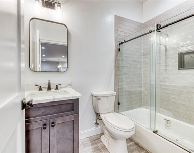 78 Roslyn Road - Photo Thumbnail 3