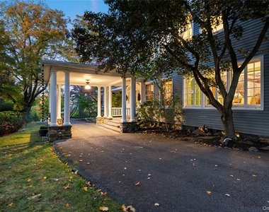 5 Trinity Place - Photo Thumbnail 1