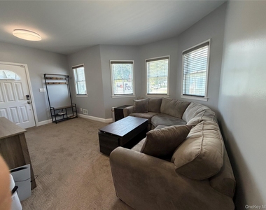 59 Lincoln Avenue - Photo Thumbnail 4