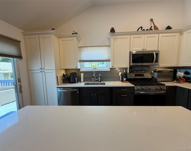 59 Lincoln Avenue - Photo Thumbnail 6